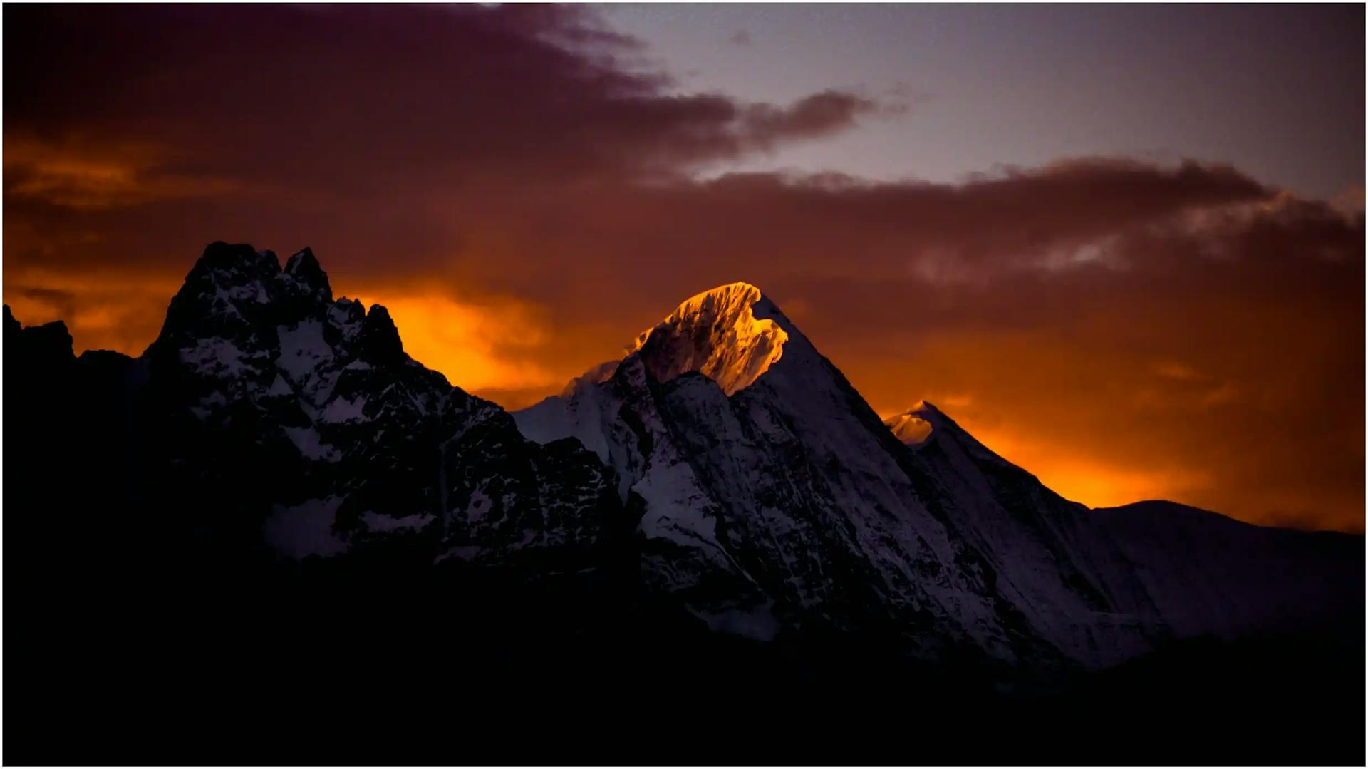 The sunrise over himalayas by Ratnadeep Acharya (aka ratmania from Trekearth)